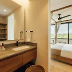 Apartment Elegant Duplex With Rooftop Jacuzzi In