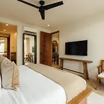 Elegant Duplex With Rooftop Jacuzzi In *
