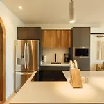 Elegant Duplex With Rooftop Jacuzzi In Apartment *