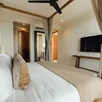 Elegant Duplex With Rooftop Jacuzzi In *