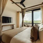 Elegant Duplex With Rooftop Jacuzzi In