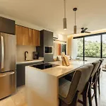 Apartment Elegant Duplex With Rooftop Jacuzzi In