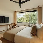 Elegant Duplex With Rooftop Jacuzzi In Apartment