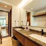 Apartment Elegant Duplex With Rooftop Jacuzzi In
