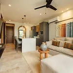 Elegant Duplex With Rooftop Jacuzzi In Apartment *