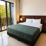 Jungle Guardian - Rooftop Pool & Club In Zona Hotelera
