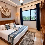Jungle Guardian - Rooftop Pool & Club In Zona Hotelera *