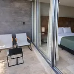 Jungle Guardian - Rooftop Pool & Club In Zona Hotelera Tulum