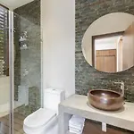 Villa Stunning & Brand New 6 Pax