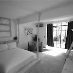 Radio Hotel *