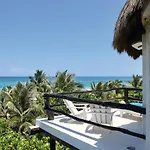 Coco Hotel 2*