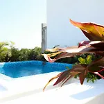 Martiki Condo 2 Bedroom Sleeps 4
