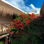 Hotel Lo Nuestro Petit Tulum