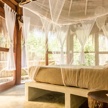 Mamasan Treehouses & 4* Tulum