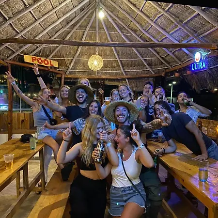 Straw & Rooftop Bar Hostel Tulum