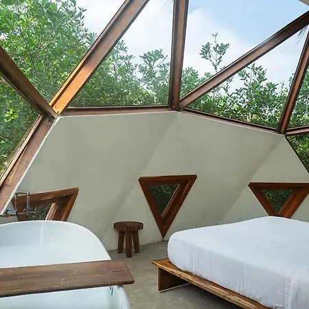 Mamasan Treehouses & Hotel