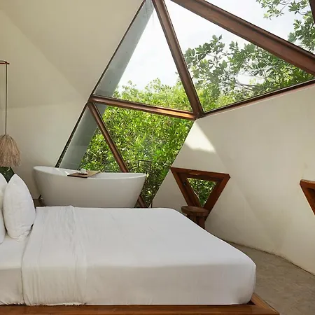Mamasan Treehouses & Hotel 4*