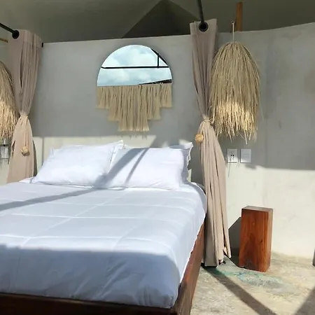 Mamasan Treehouses &