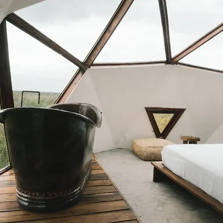 Mamasan Treehouses & 4*