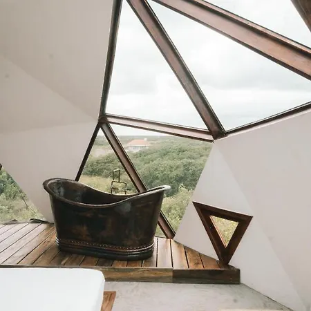 Mamasan Treehouses & Hotel