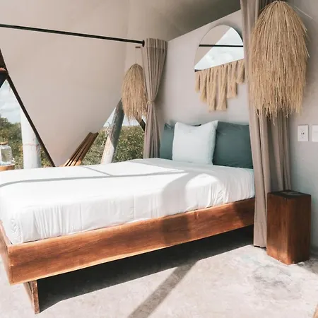 Mamasan Treehouses & Hotel
