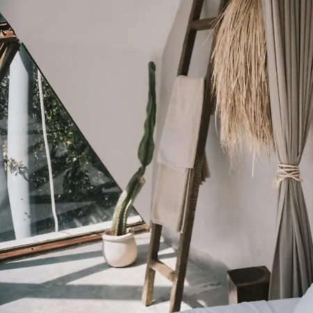 Mamasan Treehouses & 4*