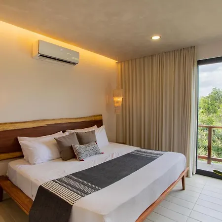 Macondo Aparthotel 4*
