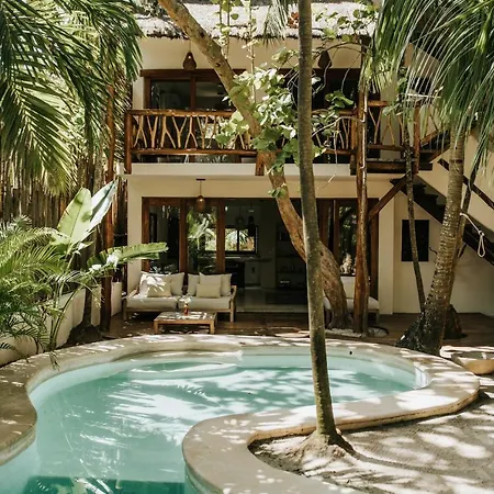 Hotel Mahayana Homes *