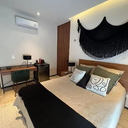 Hyde Apartment *
