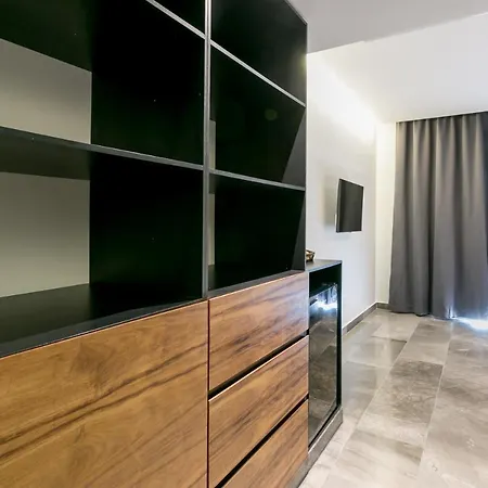 Aparthotel Iik By Groovy Stays- A Hip Condo-hotel With Wifi, Rooftop, Pool, Sleeps 6 4*