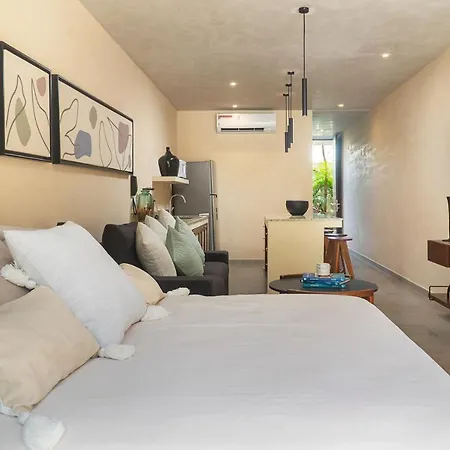 Hotel Chic With Swim-up Pool Access