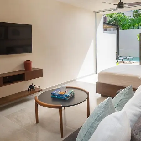 Hotel Chic With Swim-up Pool Access *
