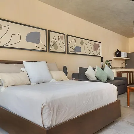 Chic With Swim-up Pool Access *