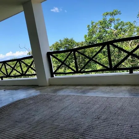 Near Beach+jungle Views. King Bed+220 Megs+2 Bikes Apartment