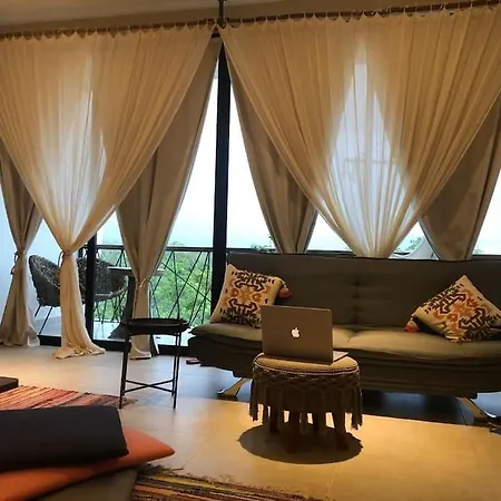 Near Beach+jungle Views. King Bed+220 Megs+2 Bikes Apartment *
