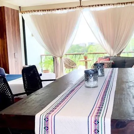 Near Beach+jungle Views. King Bed+220 Megs+2 Bikes