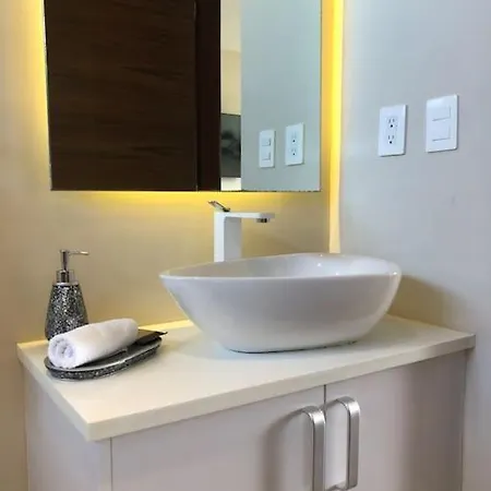 Apartment Near Beach+jungle Views. King Bed+220 Megs+2 Bikes