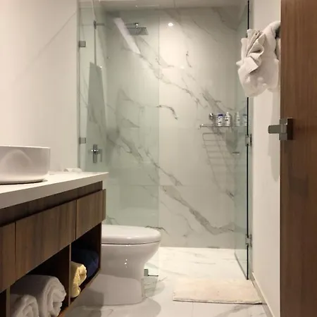 Mistiq Largest Ph With Gym, Club Shuttle & Fast Wifi Apartment