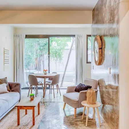 Private Patio Plunge Pool & Electricity Included *