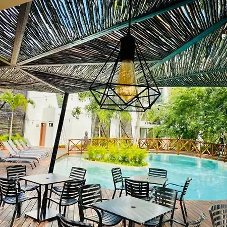 Jungle & Private Patio Apartment