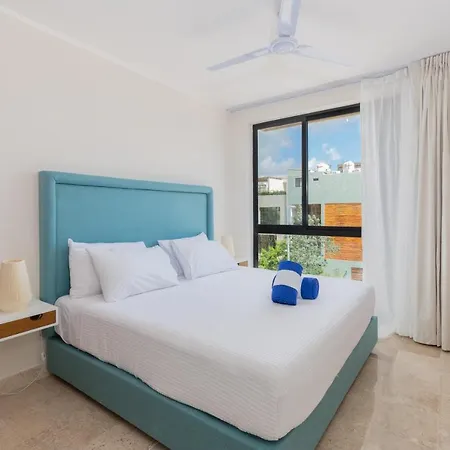 2br Apt W/ Rooftop Pool And Nearby Restaurants Apartment