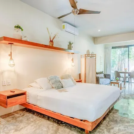 Private Patio Plunge Pool & Electricity Included Apartment