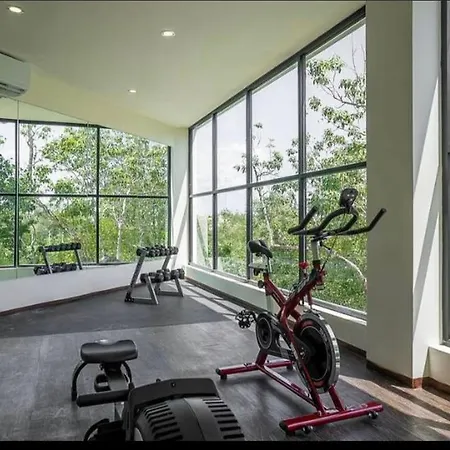 Jungle & Private Patio Apartment *