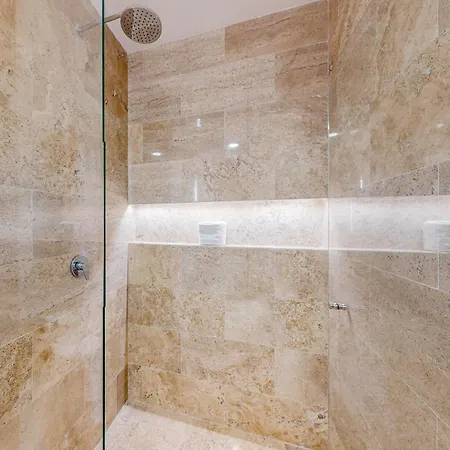 Giada Towers, Unit 102 *