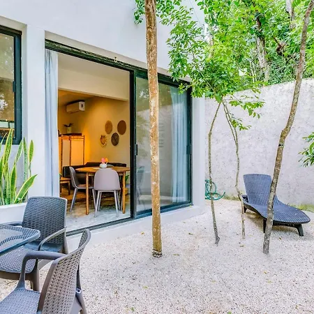 Private Patio Plunge Pool & Electricity Included
