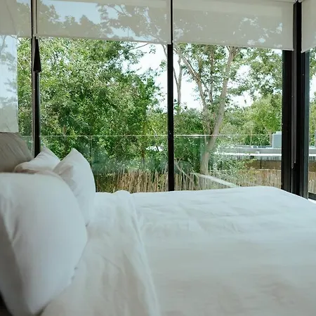 Paradise Escape With A Private Pool And Excellent Amenities!
