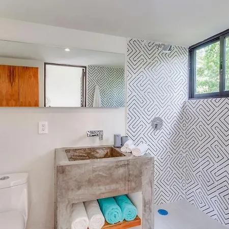 Apartment Private Patio Plunge Pool & Electricity Included *