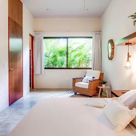 Private Patio Plunge Pool & Electricity Included Apartment