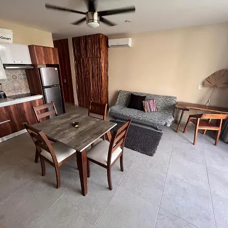 Jungle & Private Patio Apartment *