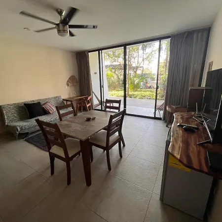 Jungle & Private Patio Apartment *